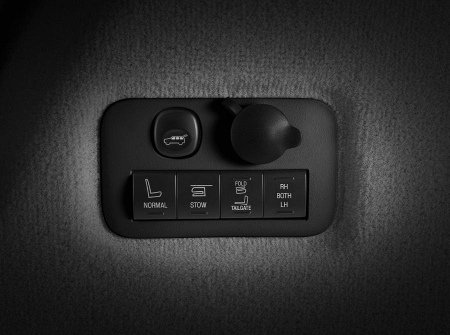 Детали интерьера Lincoln MKT 2010 года  (фото 2 из 79)